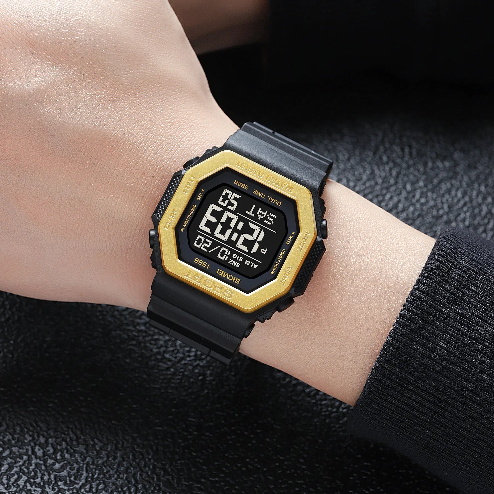 SKMEI 1988 Chrono Men Watch Luxury Brand Sport Watch Electronic Digital Male Wrist Clock Man 50M Waterproof Men's Watches 1988