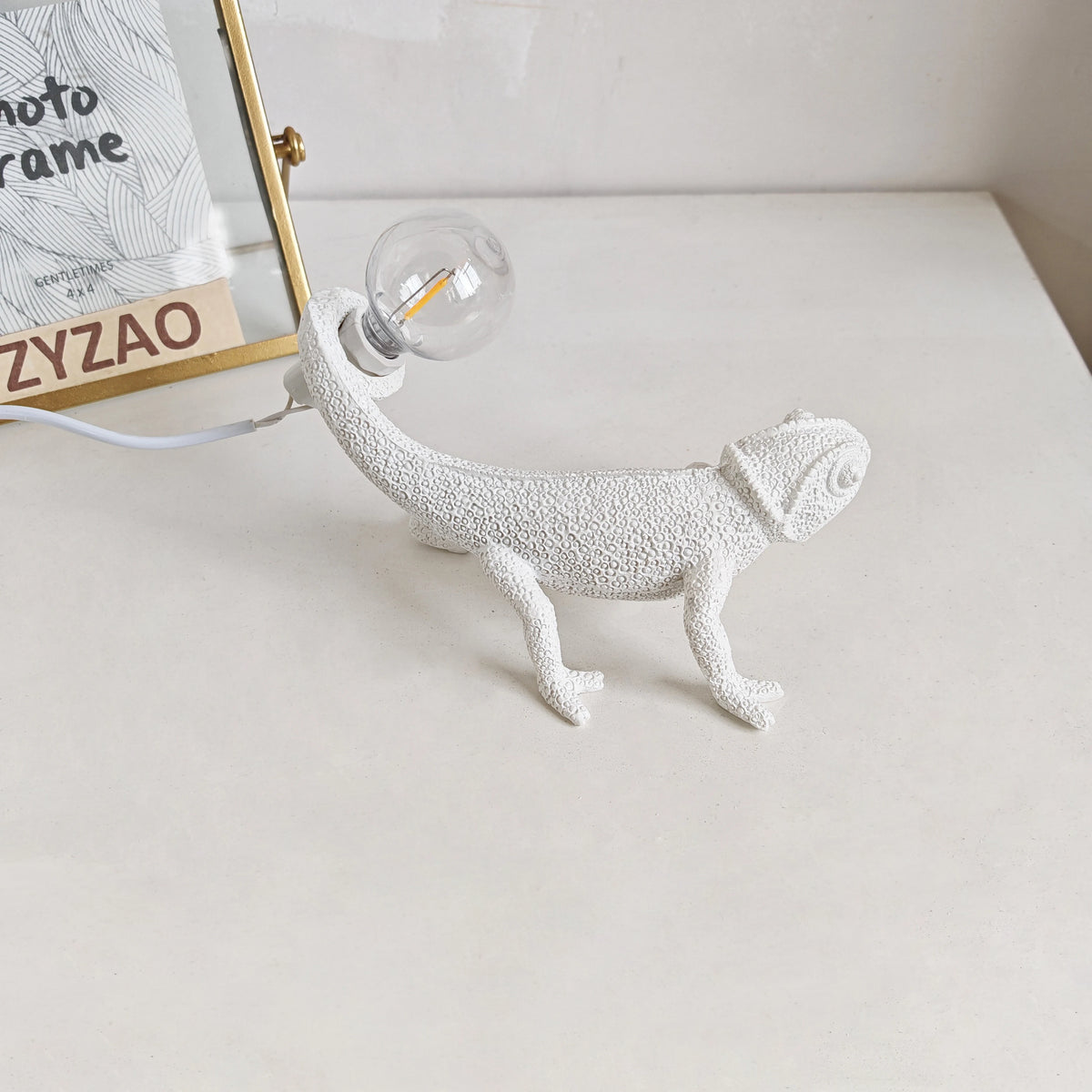 creative lizard wall lamp bedroom Bedside Night light living room home decor Cute Resin Animal lights chameleon Light Fixtures