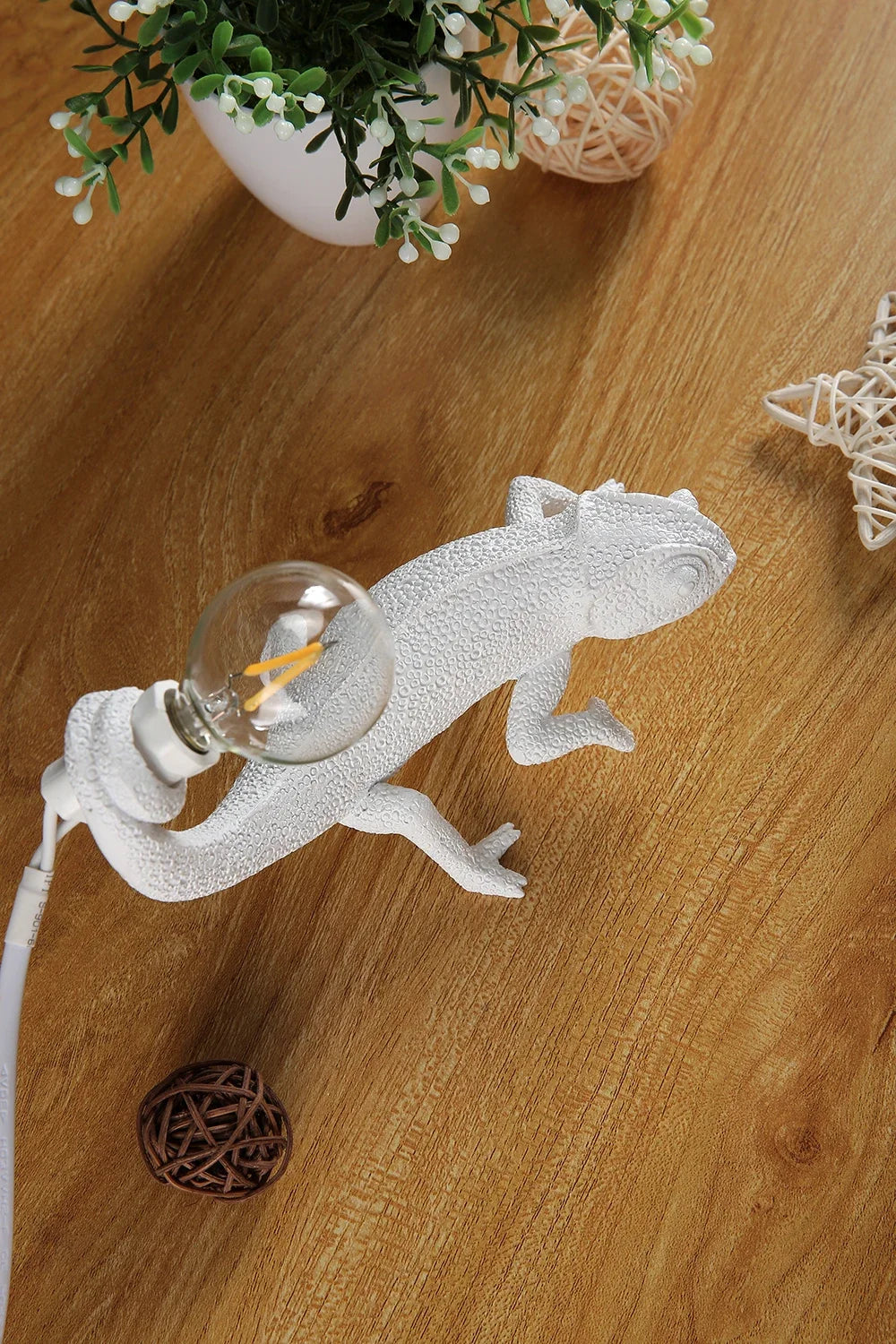 creative lizard wall lamp bedroom Bedside Night light living room home decor Cute Resin Animal lights chameleon Light Fixtures