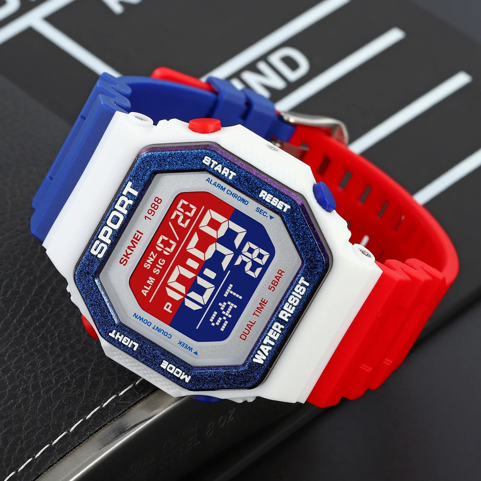 SKMEI 1988 Chrono Men Watch Luxury Brand Sport Watch Electronic Digital Male Wrist Clock Man 50M Waterproof Men's Watches 1988