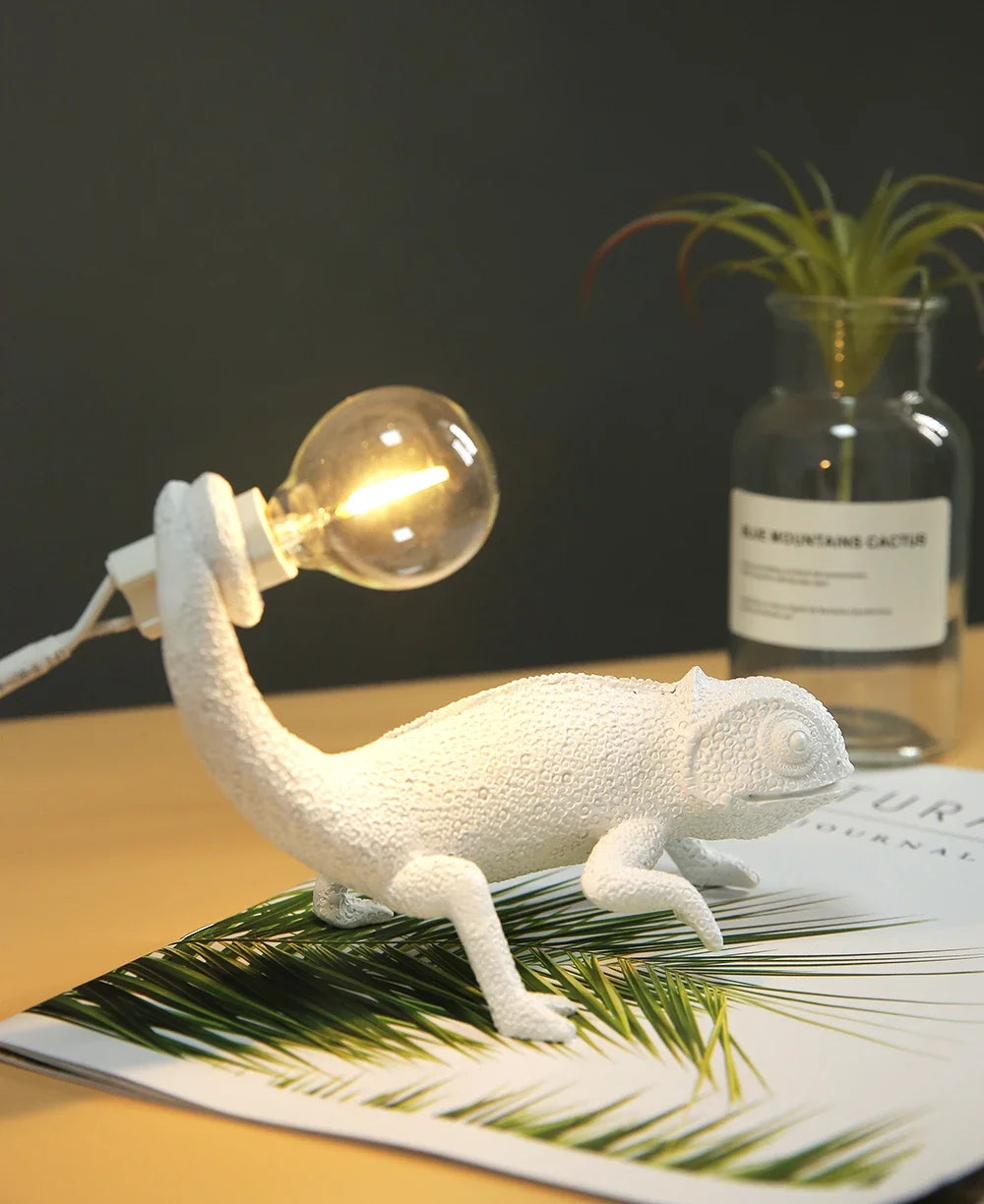 creative lizard wall lamp bedroom Bedside Night light living room home decor Cute Resin Animal lights chameleon Light Fixtures