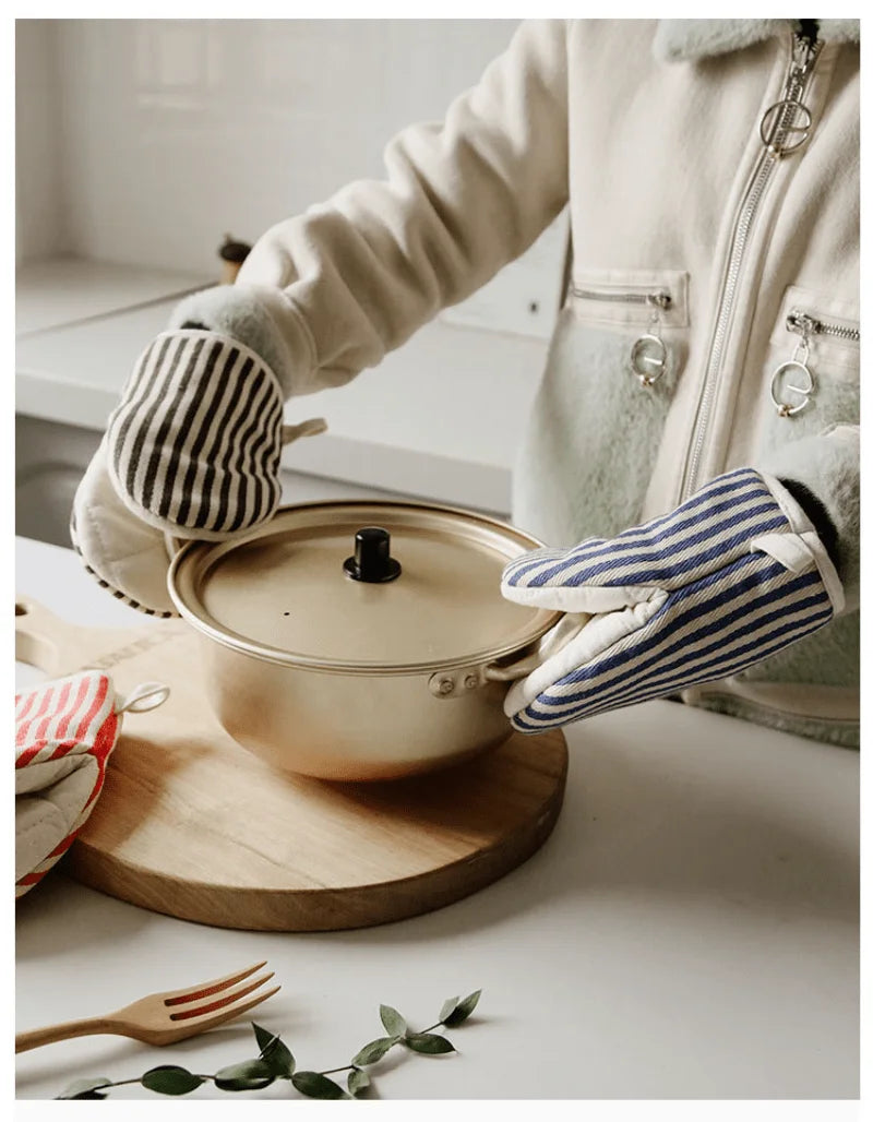1PC  Heat-insulating Gloves Potholder Kitchen Anti-scald Microwave Gloves High Temperature Resistant Kitchen Baking Oven Gloves